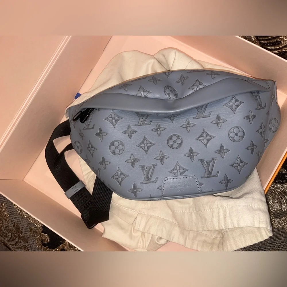 Gray Leather, Black Strap, Louis Vuitton Bumbag NEVER WORN from Louis Vuitton - Picture 6 of 10